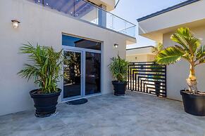 Magical Oasis 6BR w Large Pool Gazebo Views