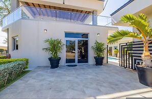 Magical Oasis 6BR w Large Pool Gazebo Views