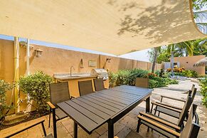 Gated Community 2br3ba Gold Coast Pools GYM