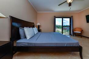 Gated Community 2br3ba Gold Coast Pools GYM