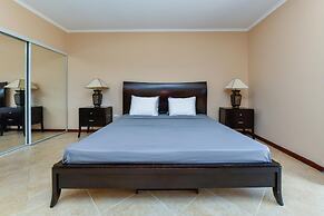 Gated Community 2br3ba Gold Coast Pools GYM