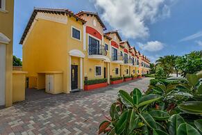 Gated Community 2br3ba Gold Coast Pools GYM