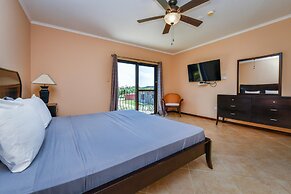 Gated Community 2br3ba Gold Coast Pools GYM