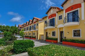 Gated Community 2br3ba Gold Coast Pools GYM