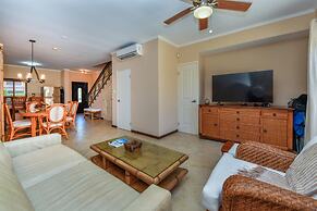 Gated Community 2br3ba Gold Coast Pools GYM