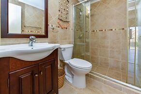 Gated Community 2br3ba Gold Coast Pools GYM