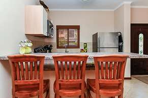 Gated Community 2br3ba Gold Coast Pools GYM