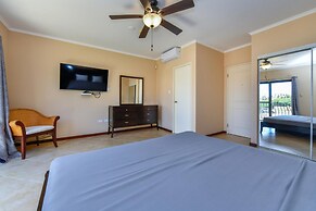 Gated Community 2br3ba Gold Coast Pools GYM