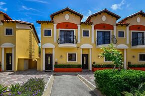 Gated Community 2br3ba Gold Coast Pools GYM