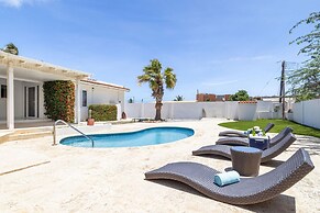 4br4ba w Private Pool Walking Distance to Ritz