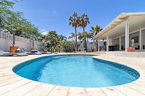 4br4ba w Private Pool Walking Distance to Ritz