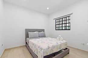 4br4ba w Private Pool Walking Distance to Ritz