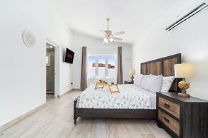 4br4ba w Private Pool Walking Distance to Ritz