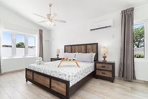 4br4ba w Private Pool Walking Distance to Ritz