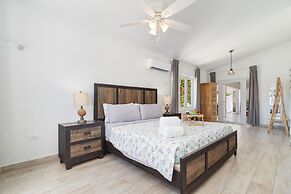 4br4ba w Private Pool Walking Distance to Ritz