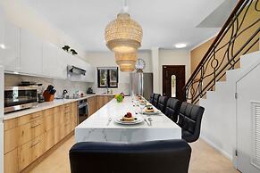 Upscale Gated Community Oasis Close to the Beach
