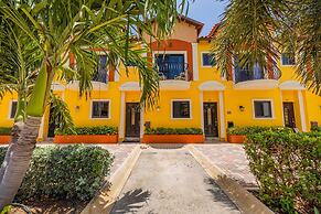 Upscale Gated Community Oasis Close to the Beach