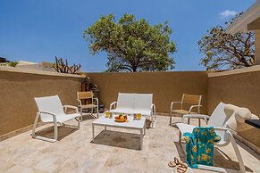 Upscale Gated Community Oasis Close to the Beach