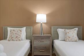 Upscale Gated Community Oasis Close to the Beach