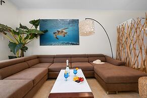 Upscale Gated Community Oasis Close to the Beach