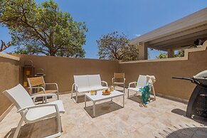 Upscale Gated Community Oasis Close to the Beach