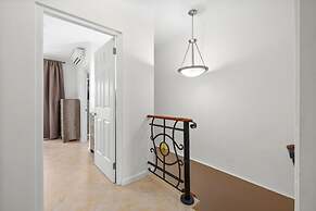 Upscale Gated Community Oasis Close to the Beach