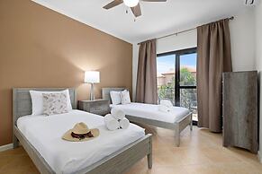 Upscale Gated Community Oasis Close to the Beach