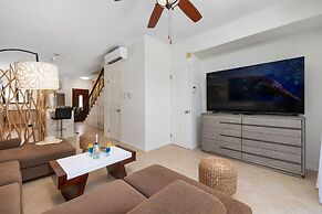 Upscale Gated Community Oasis Close to the Beach