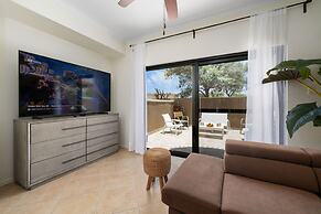 Upscale Gated Community Oasis Close to the Beach