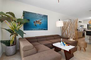 Upscale Gated Community Oasis Close to the Beach