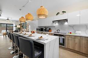 Upscale Gated Community Oasis Close to the Beach
