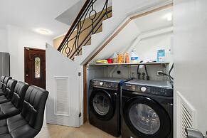 Upscale Gated Community Oasis Close to the Beach