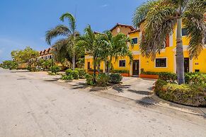 Upscale Gated Community Oasis Close to the Beach