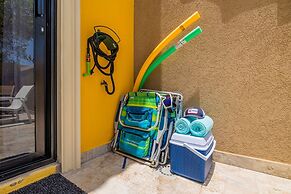 Upscale Gated Community Oasis Close to the Beach