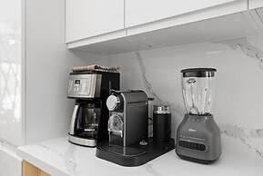 Upscale Gated Community Oasis Close to the Beach