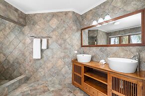 Amazing 4br4ba Villa w Pool Birdsanctuary Views