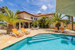 Amazing 4br4ba Villa w Pool Birdsanctuary Views