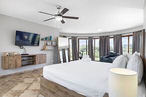 Amazing 4br4ba Villa w Pool Birdsanctuary Views