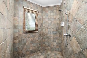 Amazing 4br4ba Villa w Pool Birdsanctuary Views