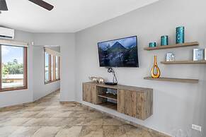 Amazing 4br4ba Villa w Pool Birdsanctuary Views