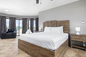 Amazing 4br4ba Villa w Pool Birdsanctuary Views