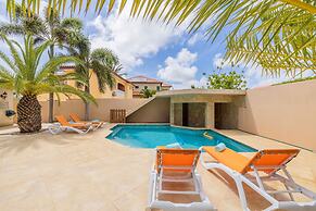 Amazing 4br4ba Villa w Pool Birdsanctuary Views