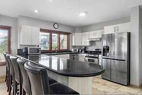 Amazing 4br4ba Villa w Pool Birdsanctuary Views