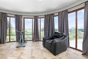 Amazing 4br4ba Villa w Pool Birdsanctuary Views