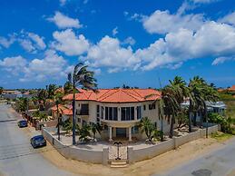 Amazing 4br4ba Villa w Pool Birdsanctuary Views