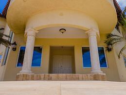 Amazing 4br4ba Villa w Pool Birdsanctuary Views