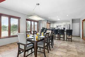 Amazing 4br4ba Villa w Pool Birdsanctuary Views