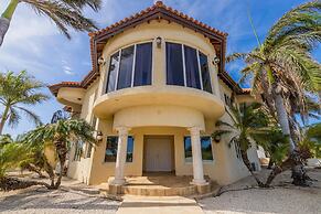 Amazing 4br4ba Villa w Pool Birdsanctuary Views