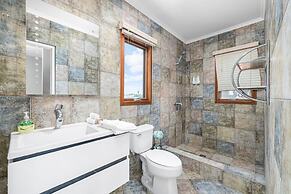 Amazing 4br4ba Villa w Pool Birdsanctuary Views