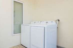 Lovely 3br2ba w Wifi Parking in Central Location